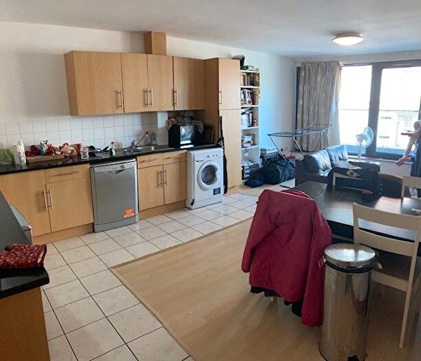 3 Bedroom Flat To Rent In Wedmore Street, Islington, Holloway, North London, N19