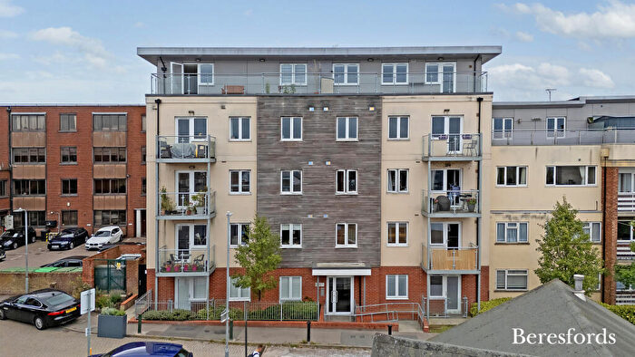 2 Bedroom Apartment For Sale In St. Ediths Court, Billericay, CM12