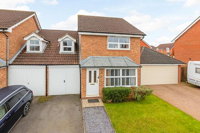 3 Bedroom Semi-Detached House For Sale In Inkerman Close, Abingdon, OX14