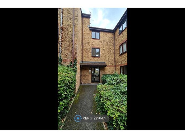 2 Bedroom Flat To Rent In Spruce Court, London, W5