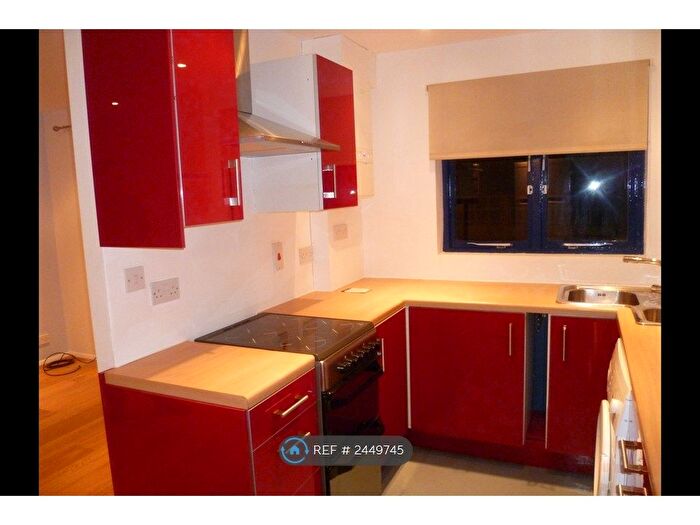 2 Bedroom Semi-Detached House To Rent In Reveley Square, London, SE16