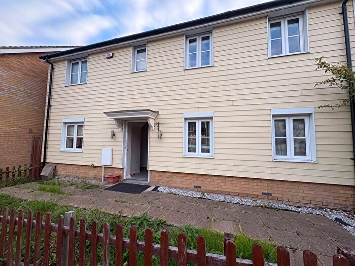 3 Bedroom Semi-detached House To Rent In Bernwelle Avenue, Romford, RM3