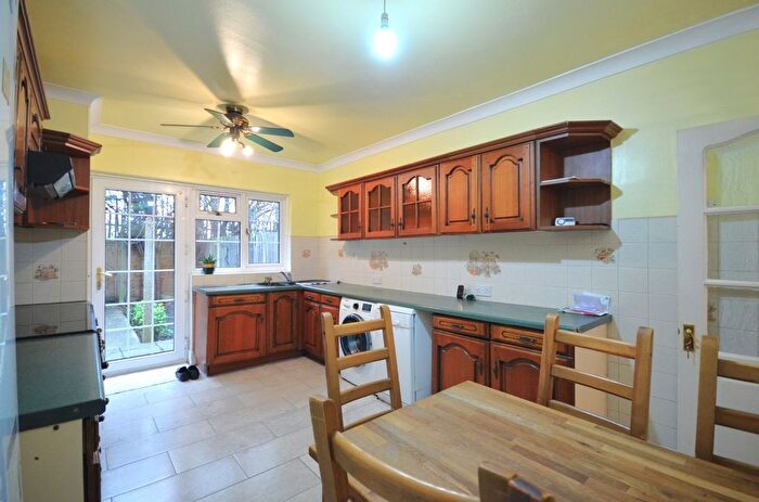 3 Bedroom Terraced House To Rent In East Acton Lane, London, W3