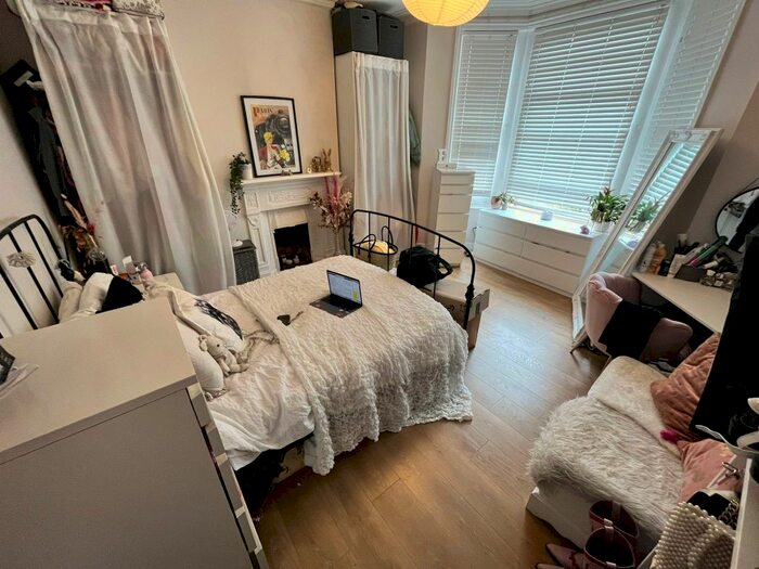 2 Bedroom Flat To Rent In Elmhurst Street, London, SW4