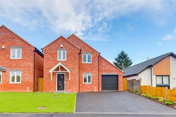 4 Bedroom Detached House For Sale In Meadow Croft Gardens, Hucknall, Nottinghamshire, NG15