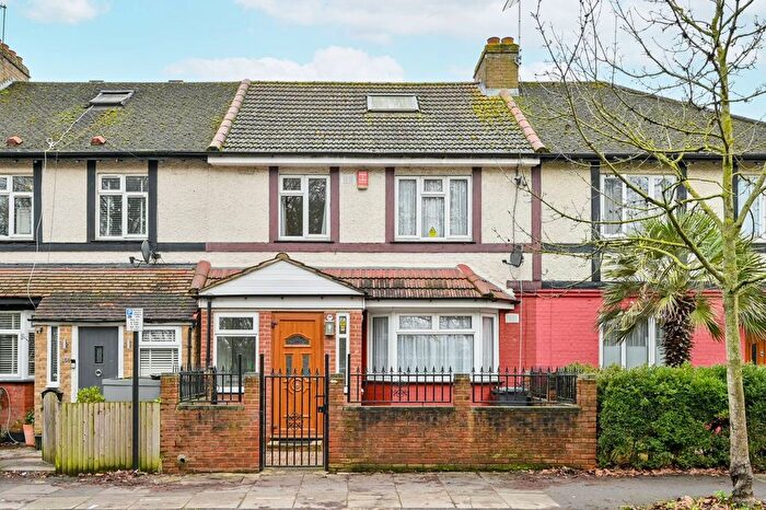 3 Bedroom Property For Sale In Lionel Road North, Gunnersbury, Brentford, TW8