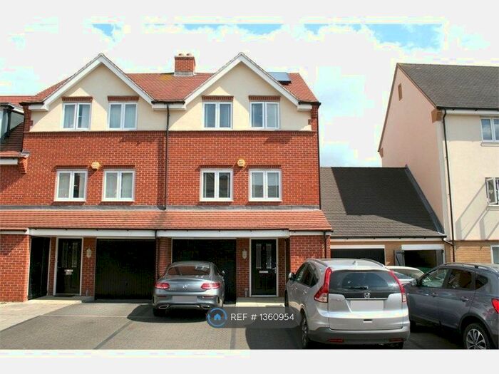3 Bedroom End Of Terrace House To Rent In Monarch Drive, Hayes, UB3