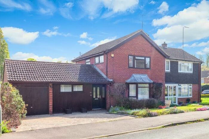 4 Bedroom Semi-Detached House To Rent In Nursery Drive, Banbury, OX16