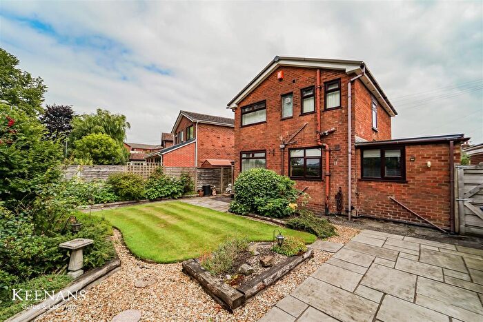 3 Bedroom Detached House For Sale In Throstle Grove, Brandlesholme, BL8