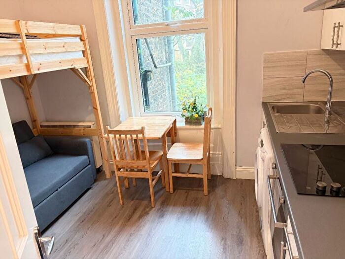 Studio To Rent In Very Near Warwick Road Area, Earls Court, SW5