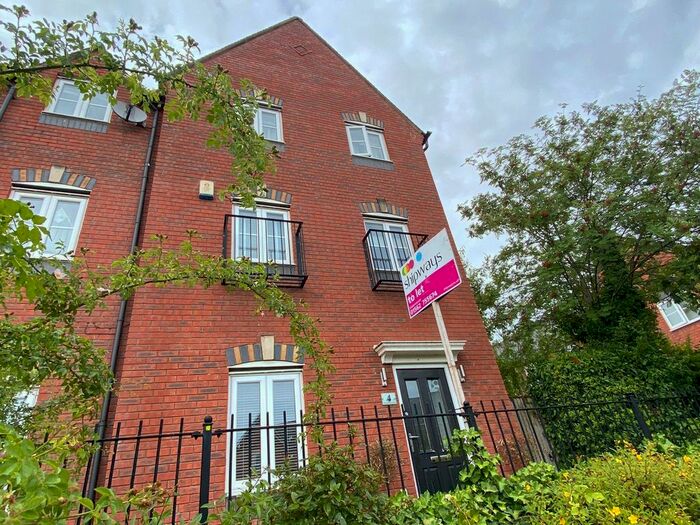 3 Bedroom Property To Rent In Meadowsweet Place, Kidderminster DY10