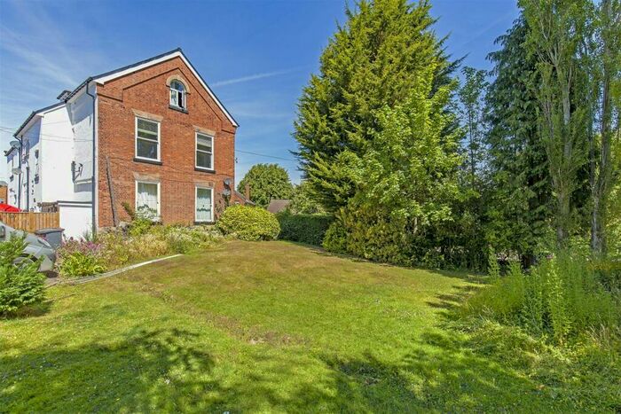1 Bedroom Flat To Rent In Brampton House, Old Hall Road, Chesterfield, S40