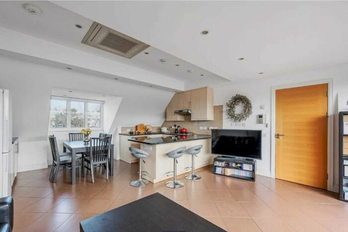 3 Bedroom Flat To Rent In Amherst Road, London, W13