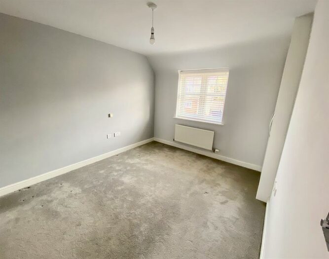 4 Bedroom Town House To Rent In Cardinal Close, Birmingham, B17