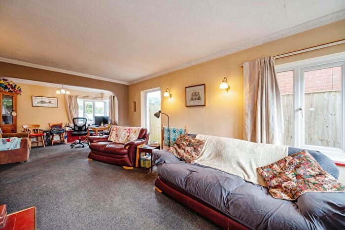 5 Bedroom Detached House For Sale In Manor Way, Hayling Island, Hampshire, PO11