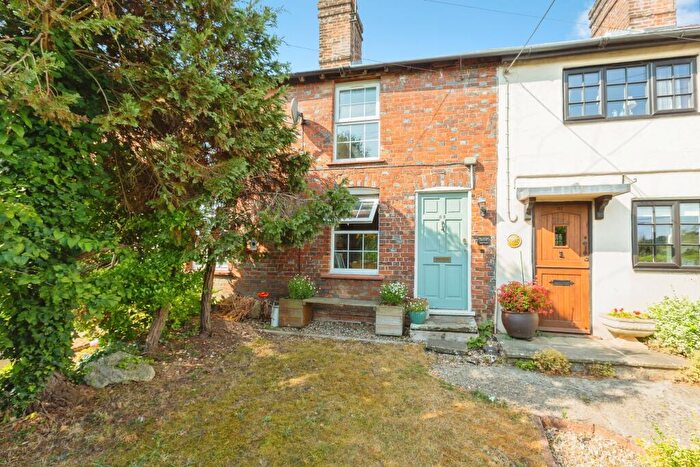 2 Bedroom Cottage For Sale In Wycombe Lane, High Wycombe, HP10