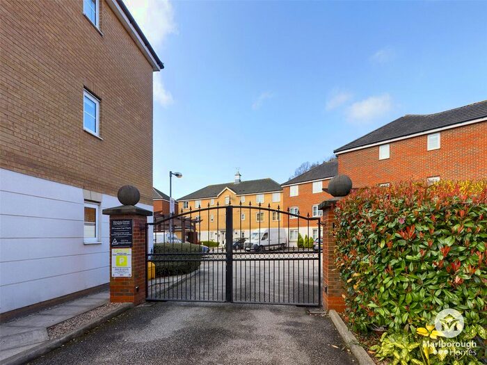 2 Bedroom Flat To Rent In Sachfield Drive, Chafford Hundred, Essex, RM16