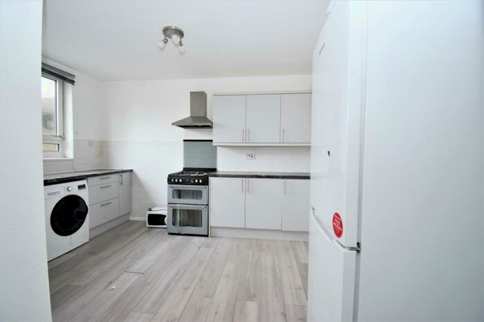 3 Bedroom Maisonette To Rent In Polecroft Lane London, SE6