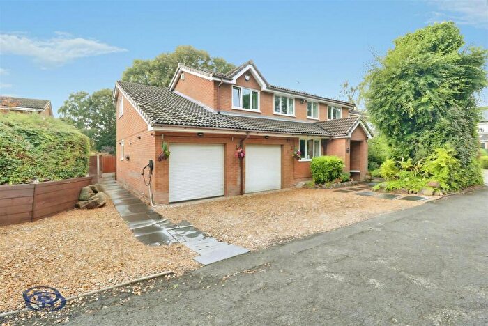 6 Bedroom Detached House For Sale In Dart Close, Alsager, ST7