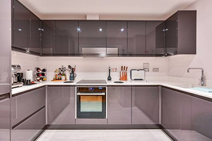 2 Bedroom Flat For Sale In Tudor Street, City, London, EC4Y