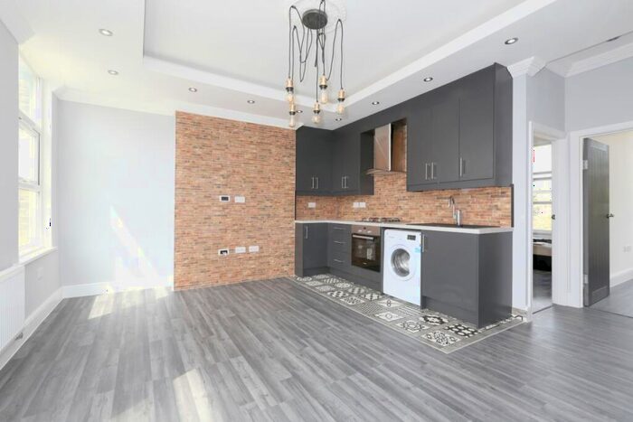 3 Bedroom Flat To Rent In Brooke Road, Stoke Newington, N16