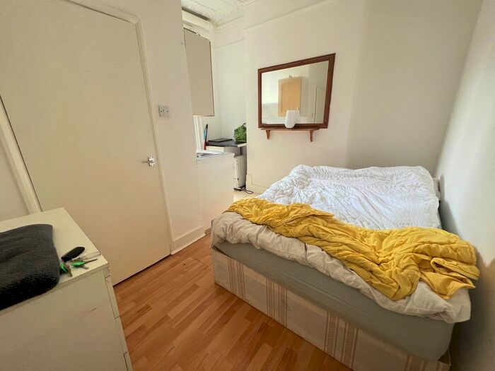 Studio To Rent In Wightman Road, London, N8