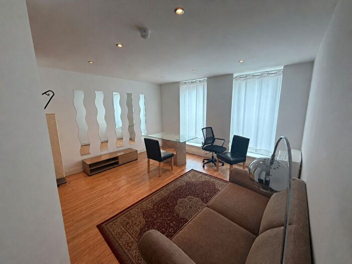 2 Bedroom Flat To Rent In Westminster Bridge Road, London, SE1