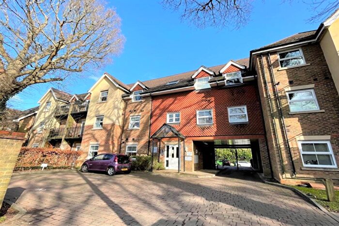 2 Bedroom Flat To Rent In Chandlers Ford, SO53