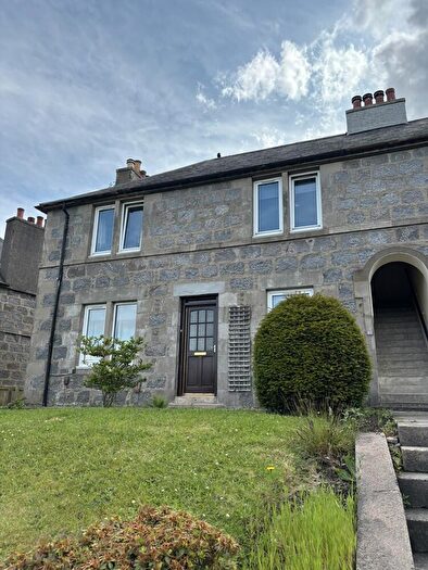 2 Bedroom Flat To Rent In Kirk Brrae, Aberdeen, AB15