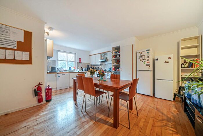 Apartment To Rent In Queen Of Denmark Court, Rotherhithe, SE16