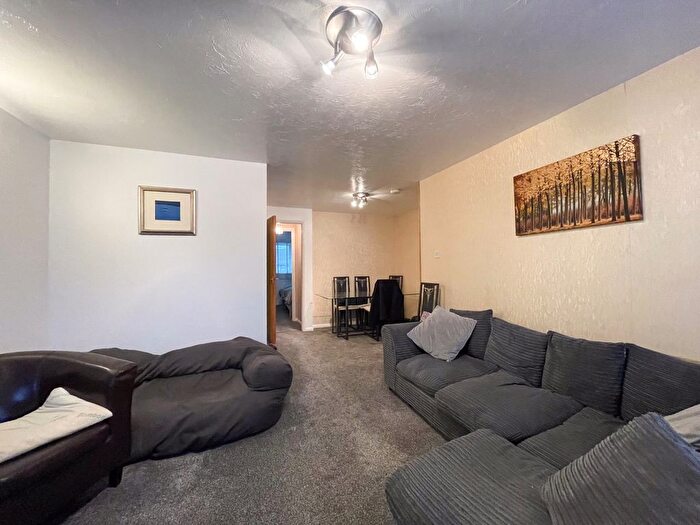 1 Bedroom Maisonette For Sale In Maypole Road, Gravesend, Kent, DA12