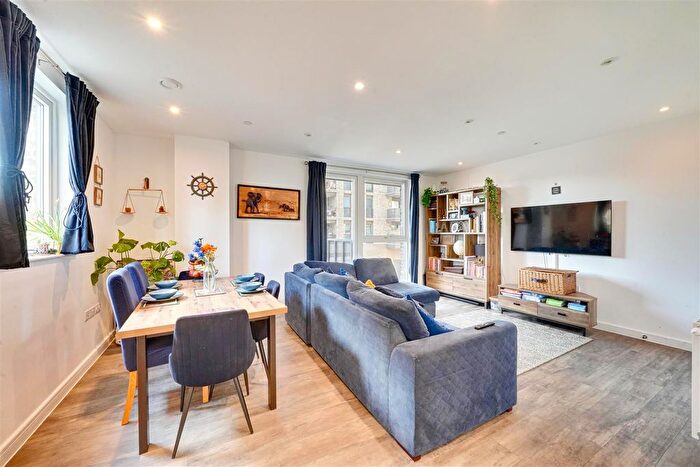 3 Bedroom Flat For Sale In Alma Road, Enfield, EN3