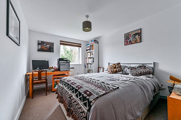 2 Bedroom Flat For Sale In Caledonian Road, Hillmarton Conservation Area, London, N7