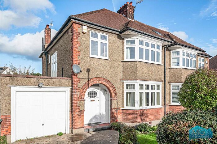 3 Bedroom Semi Detached House For Sale In Park Way, London, N20