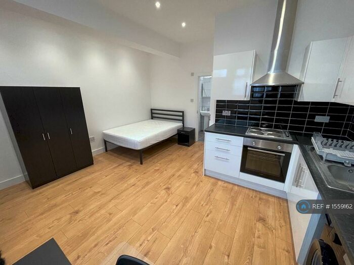 Studio To Rent In Harringay, London, N4