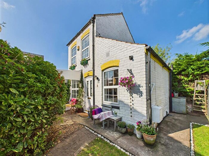 2 Bedroom Detached House For Sale In South Market Place, Alford, LN13