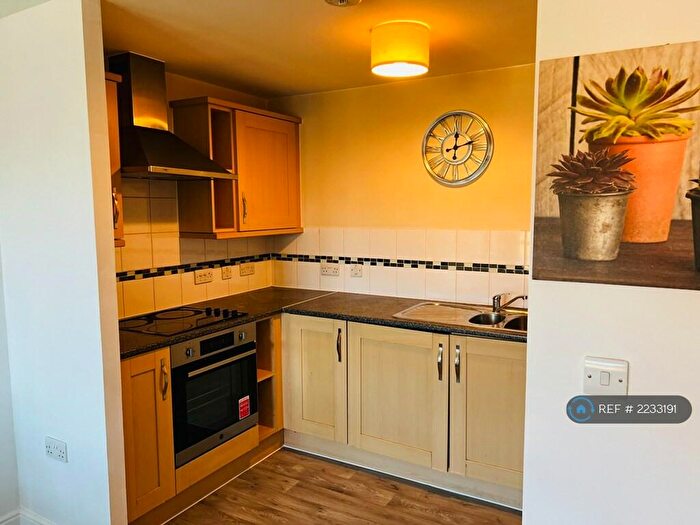 2 Bedroom Flat To Rent In Commonwealth Drive, Crawley, RH10