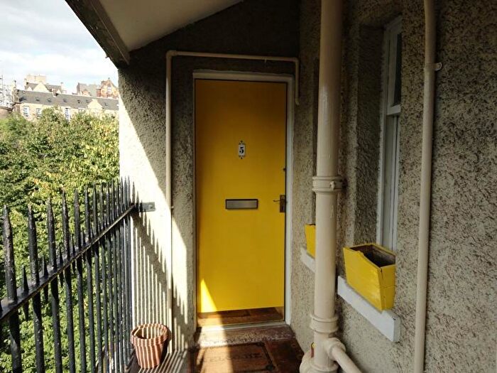 1 Bedroom Flat To Rent In Heriot Bridge, Central, Edinburgh, EH1