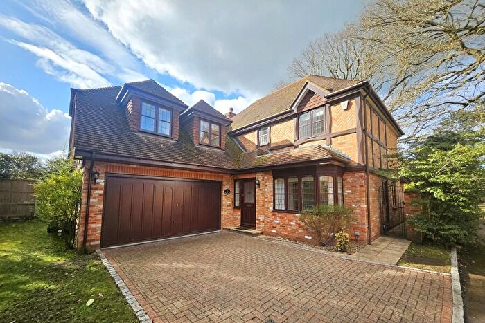 5 Bedroom Detached House To Rent In Walton-on-Thames, Surrey, KT12