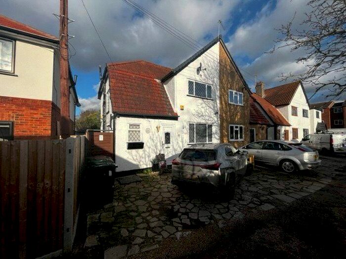 3 Bedroom Semi-Detached House To Rent In Elmsway, Ashford, Middlesex, TW15