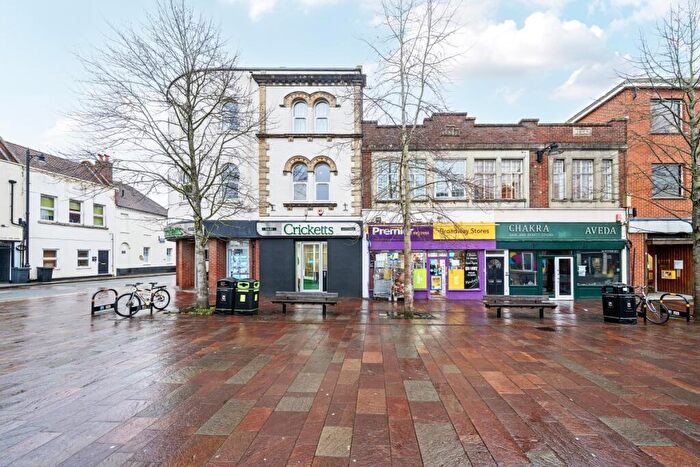 2 Bedroom Flat To Rent In The Broadway Newbury, RG14