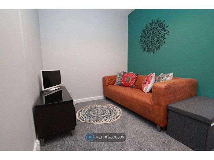 4 Bedroom Semi-Detached House To Rent In Roseland Gardens, Southampton, SO17