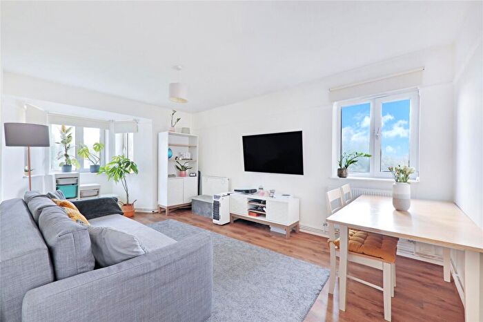 1 Bedroom Flat For Sale In Fernhill Court, Walthamstow, London, E17