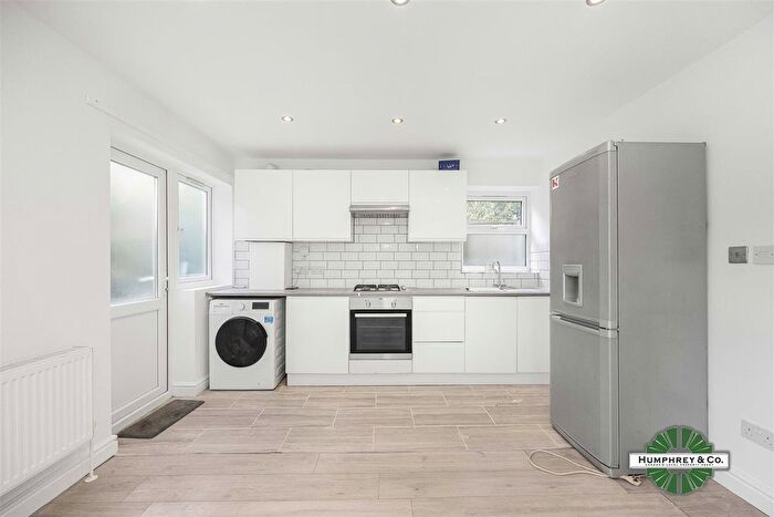 2 Bedroom Flat To Rent In Copeland Road, London, E17