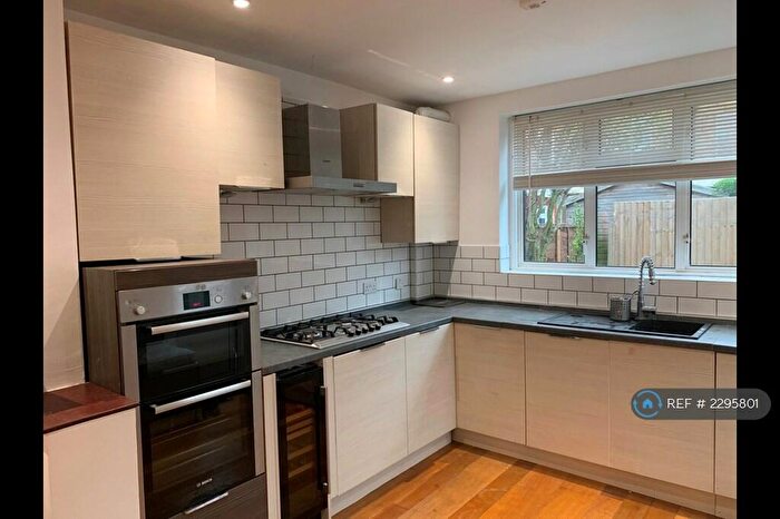 2 Bedroom Flat To Rent In Audley Road, London, NW4