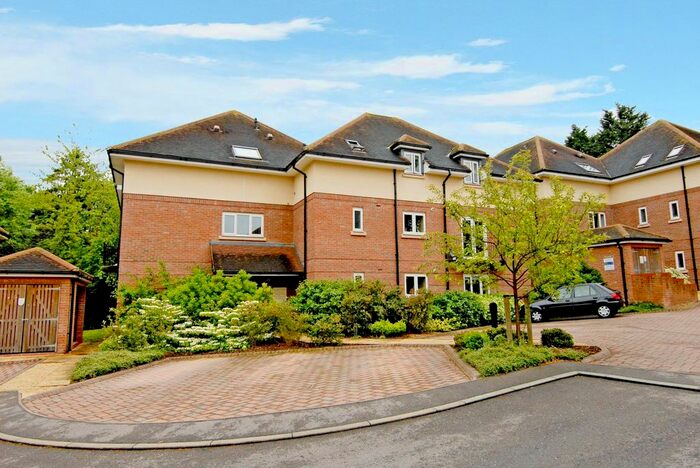 2 Bedroom Flat To Rent In Upper Meadow, Headington, Oxford, OX3