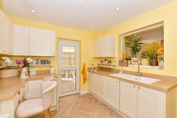 3 Bedroom Detached Bungalow For Sale In Rolfe Lane, New Romney, Kent, TN28