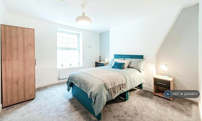 2 Bedroom Flat To Rent In Retiro Street, Oldham, OL1