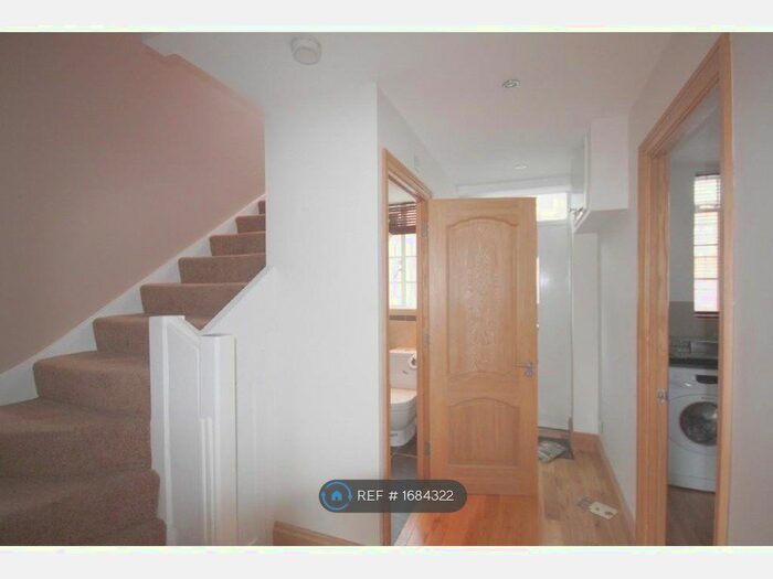 3 Bedroom Flat To Rent In Windsor House, London, N1