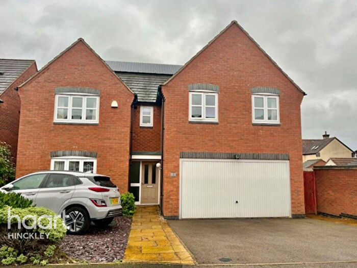 5 Bedroom Detached House For Sale In St Louis Close, Hinckley, LE10